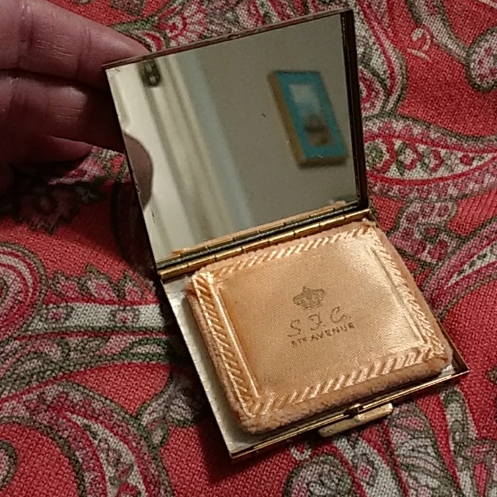VINTAGE ROSES SF COMPANY 5TH AVENUE COMPACT - Picture 2 of 3